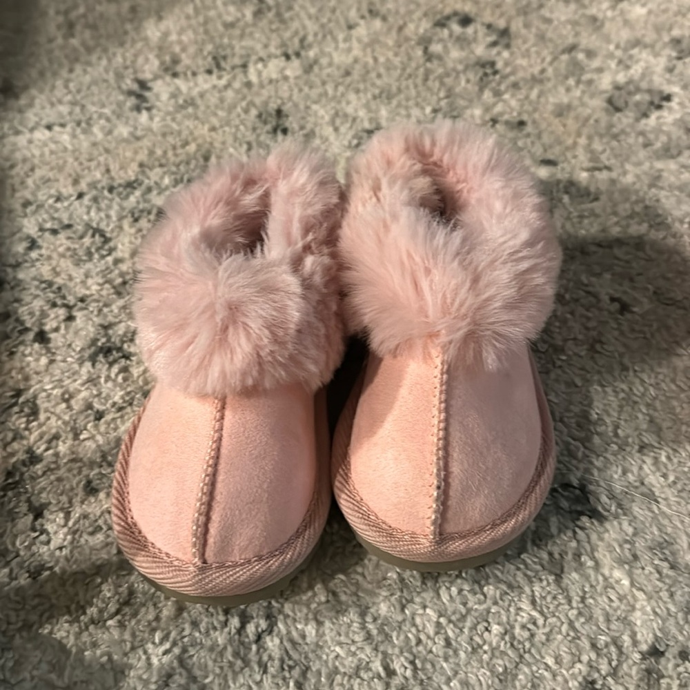 Like new Ugg Style slipper shoe- Cat and Jack Brand